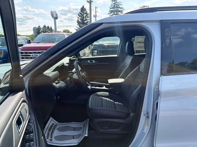 New 2026 Space White Metallic Ford ST-Line image 15