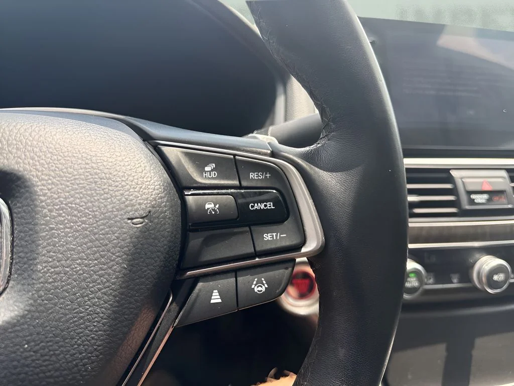 Used 2022  Honda Touring 2.0T image 18