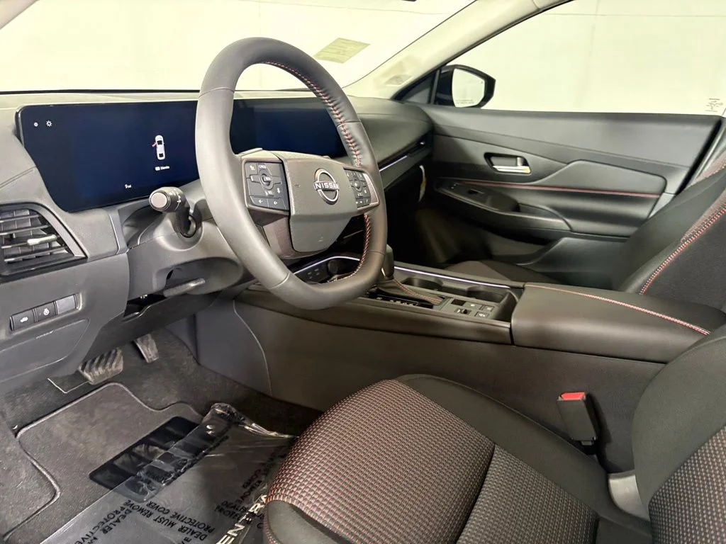 New 2026 Aspen White TriCoat / Super Black Two-tone Nissan SR image 23