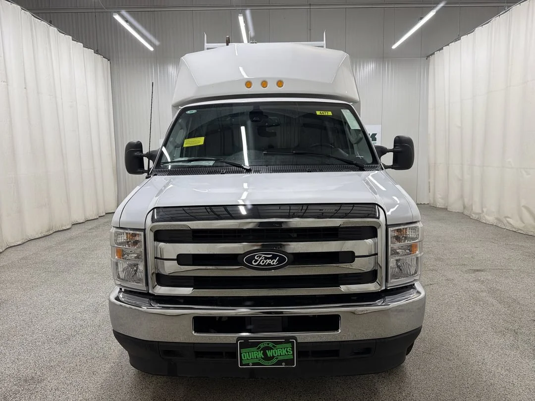 New 2027 Oxford White Ford E-350 SRW image 2