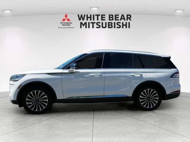 Used 2021 White Lincoln Reserve image 3