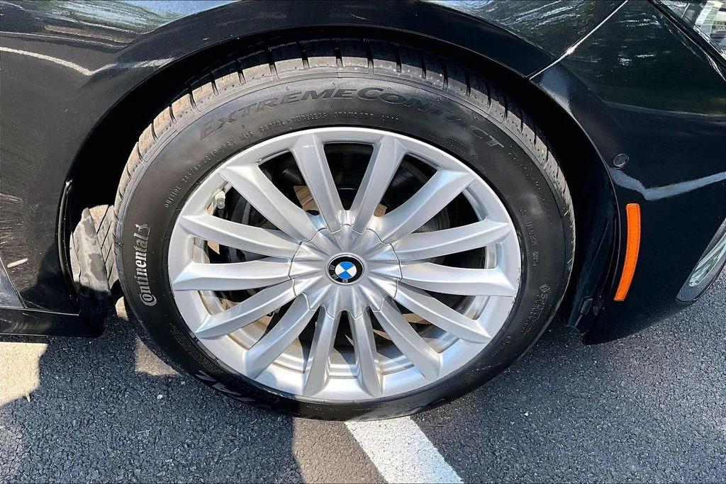 Used 2022 Black BMW 740i image 8