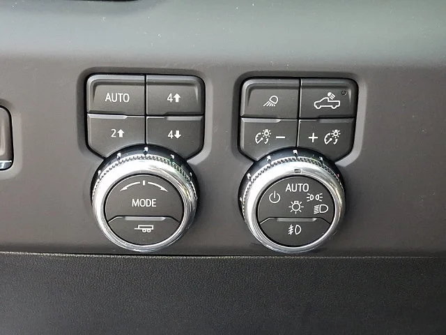 New 2026 Glacier White Tricoat GMC Denali Ultimate image 23