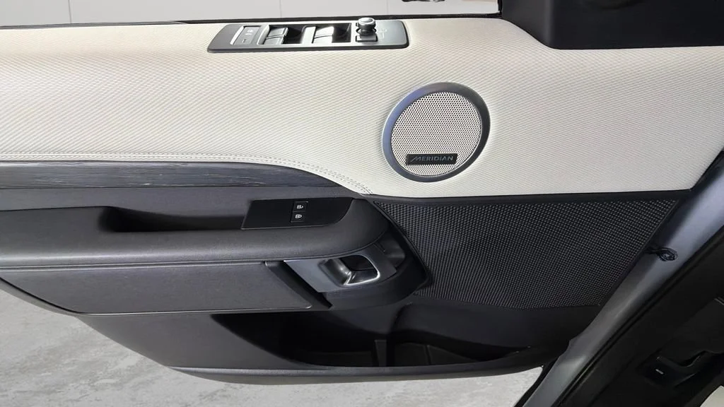 Used 2022  Land Rover S R-Dynamic image 26