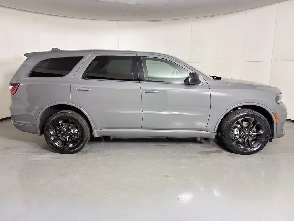 Used 2022 Gray Dodge SXT image 9