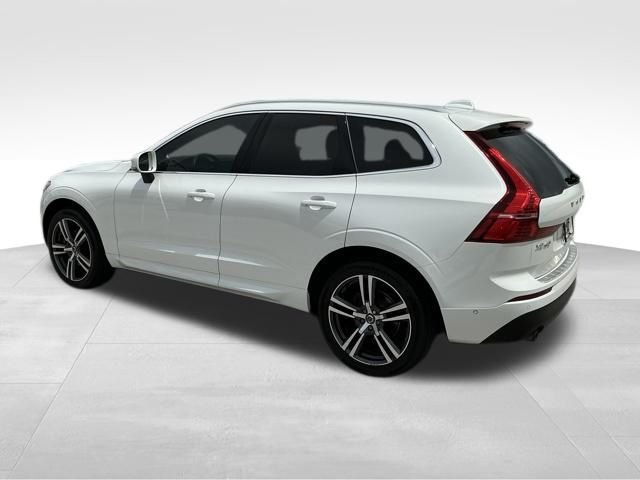 Used 2019 White Volvo T5 Momentum image 6