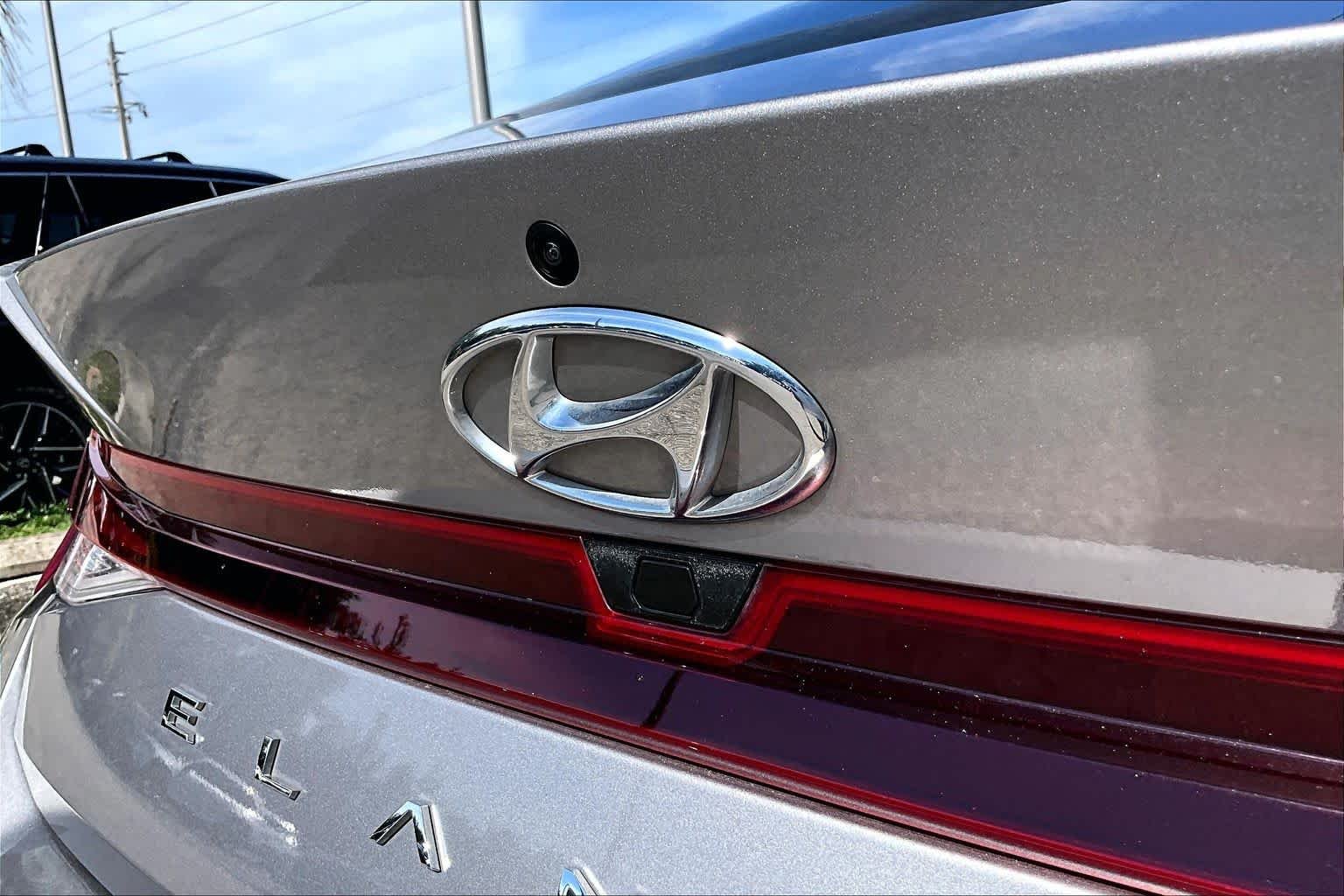 Used 2021 Fluid Metal Hyundai SEL image 31