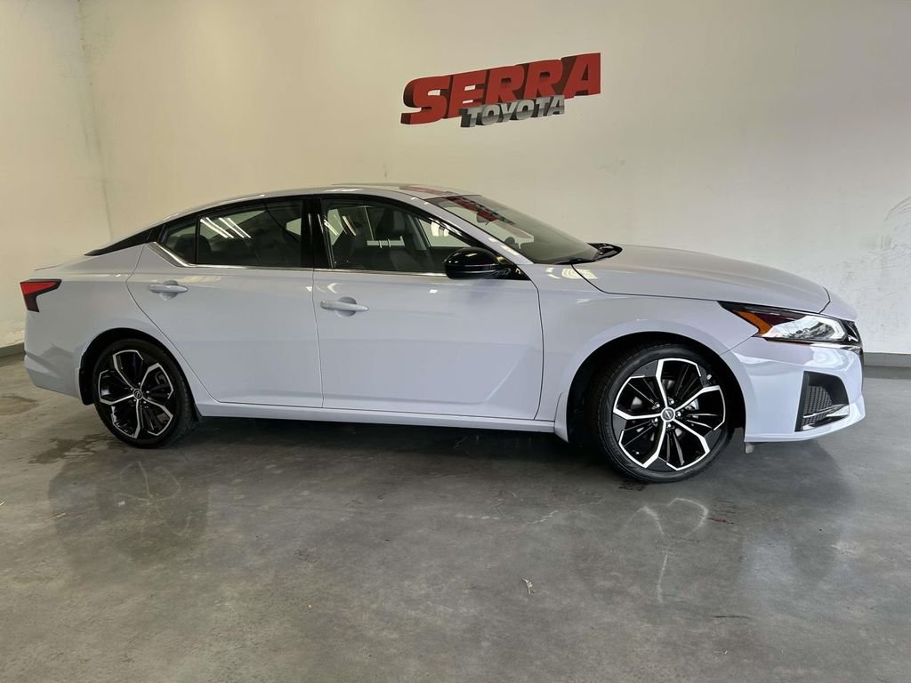 Used 2025 Gray Nissan 2.5 SR image 2