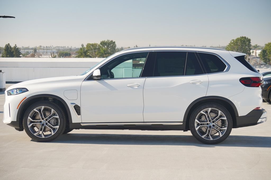 Used 2026 Alpine White BMW xDrive50e image 4