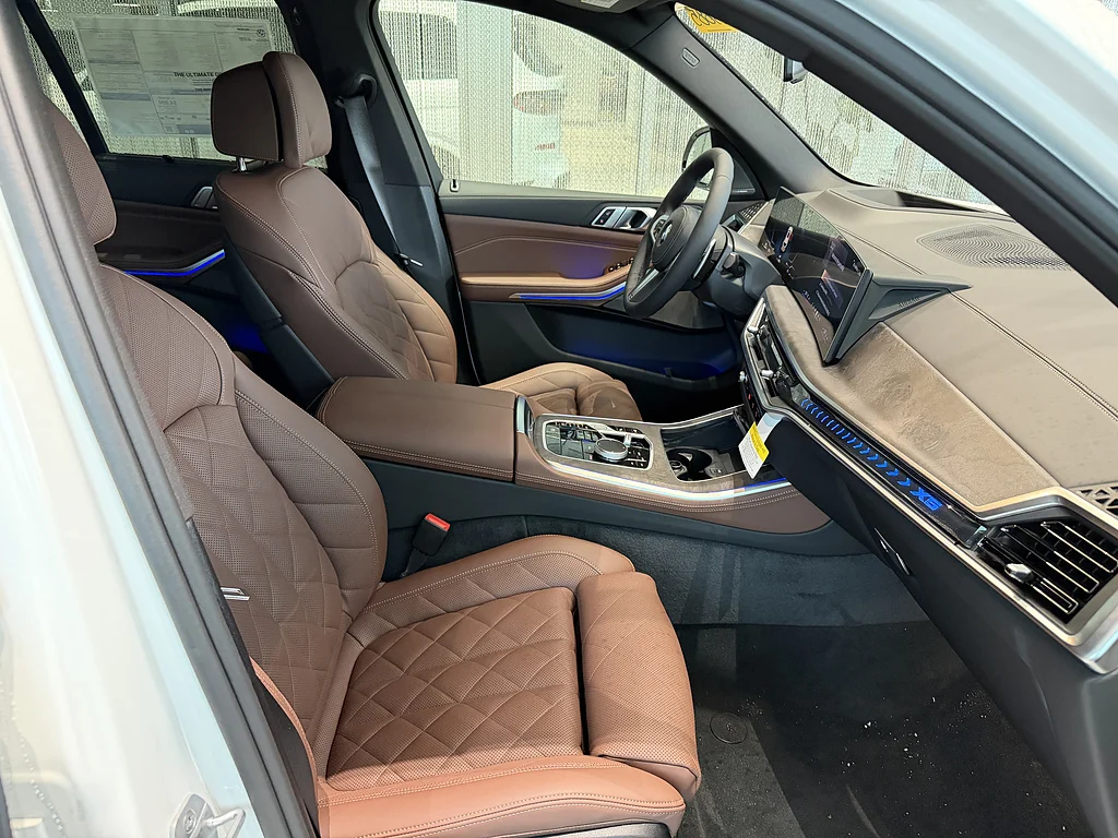 New 2026 Mineral White Metallic BMW xDrive40i image 14