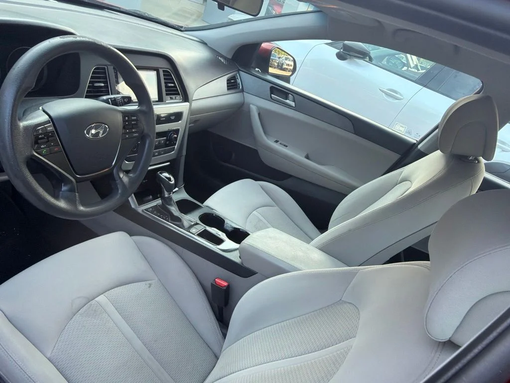 Used 2017 Red Hyundai Base image 18