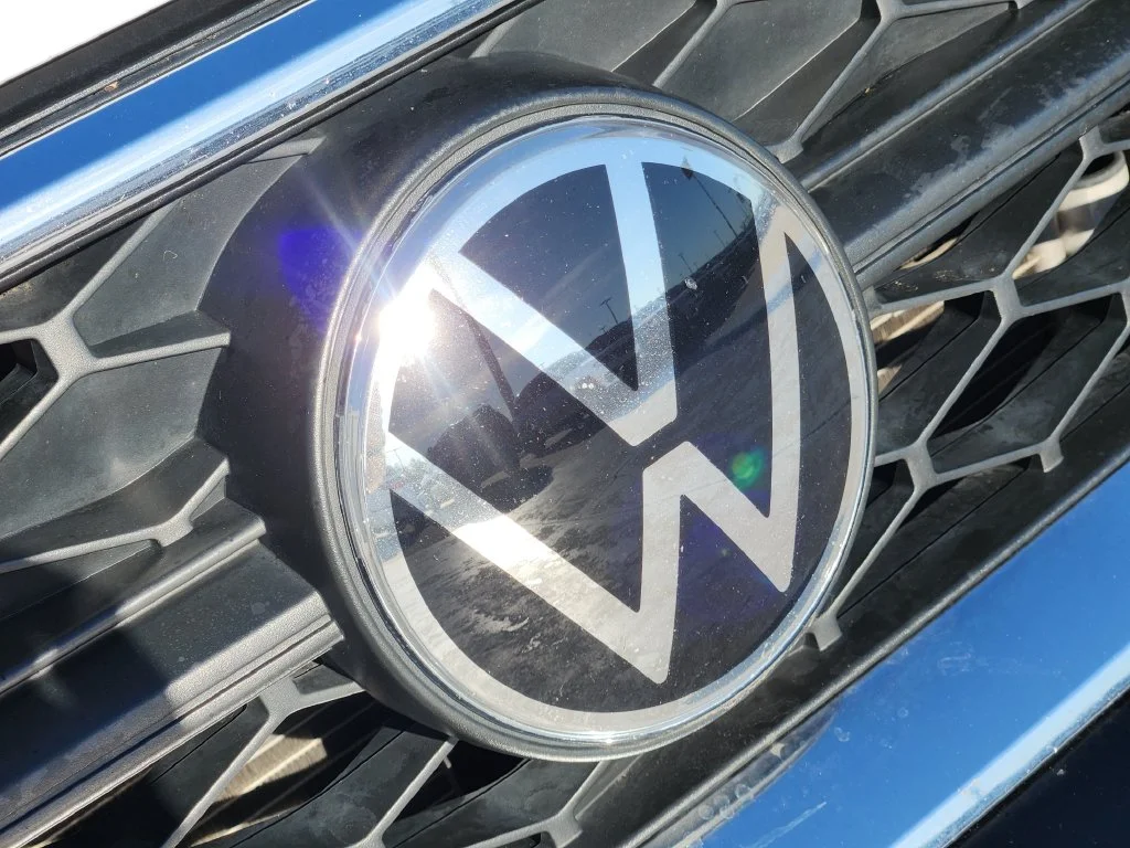 Used 2022 Pure White Volkswagen SE image 12