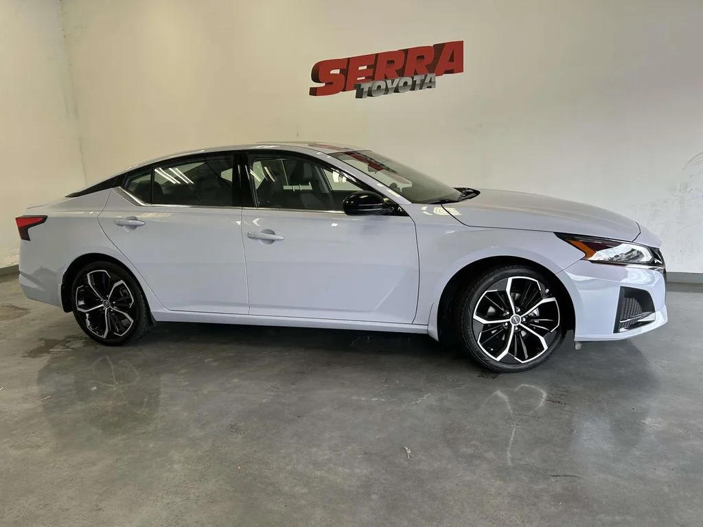 Used 2025 Gray Nissan 2.5 SR image 2