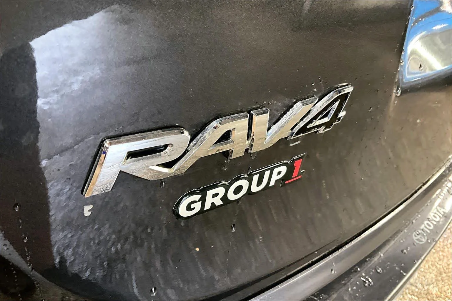 Used 2018 Magnetic Gray Metallic Toyota XLE image 10
