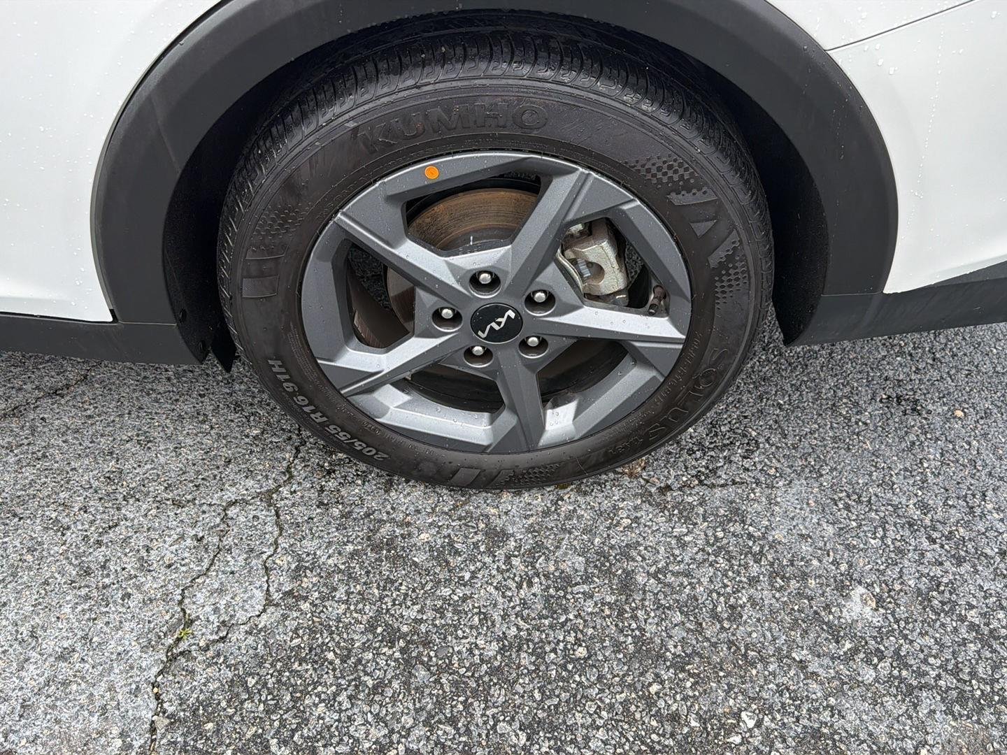 Used 2025 Snow White Pearl Kia LXS image 35