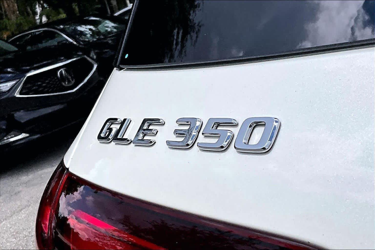 Used 2024 MANUFAKTUR Diamond White Metallic Mercedes-Benz GLE 350 image 10