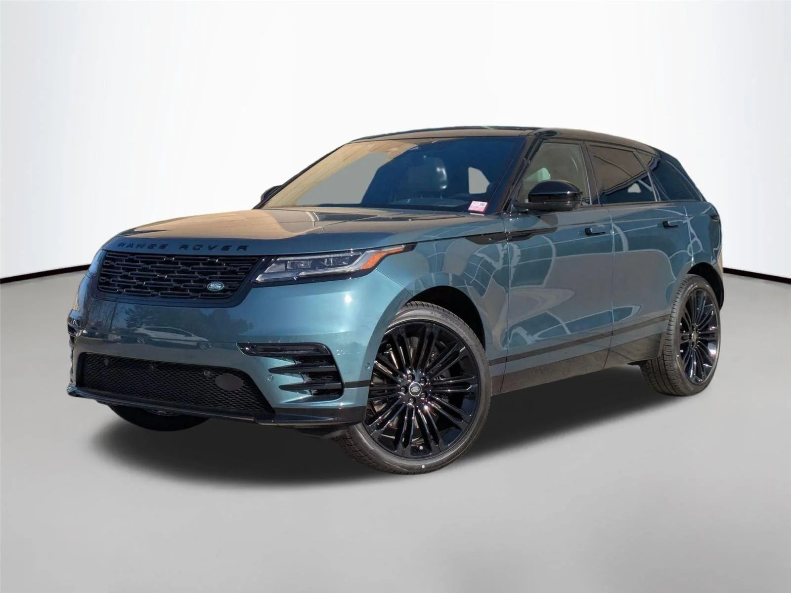 2026 Land Rover Range Rover Velar P400 Dynamic SE's photo