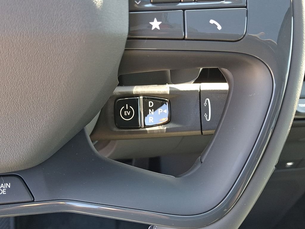 New 2026 Glacial White Pearl Kia Wind AWD image 7