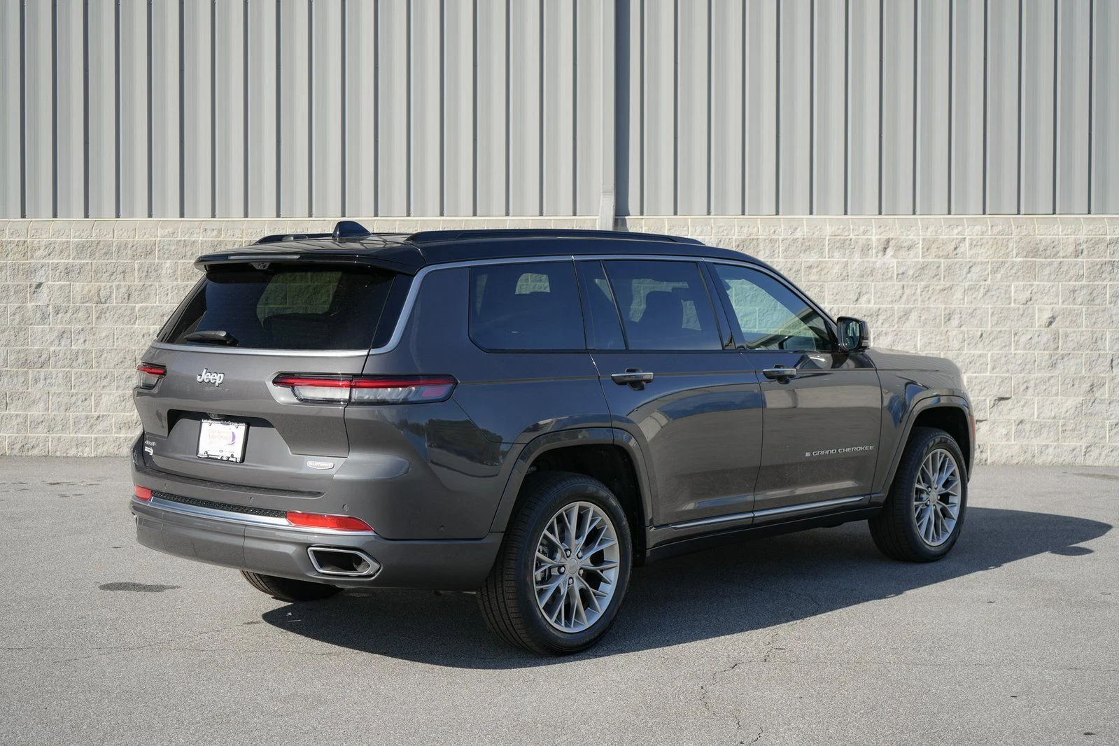 Used 2025 Gray Jeep Summit image 18