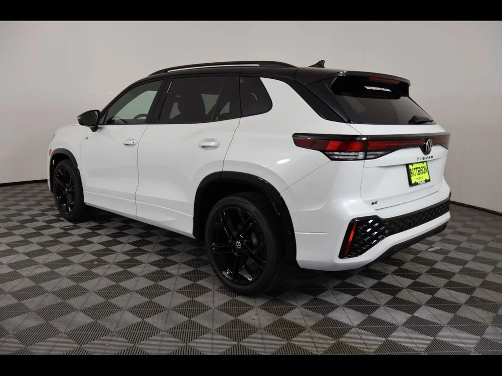 New 2026 White/off-white Volkswagen 2.0T SE R-Line Black image 4