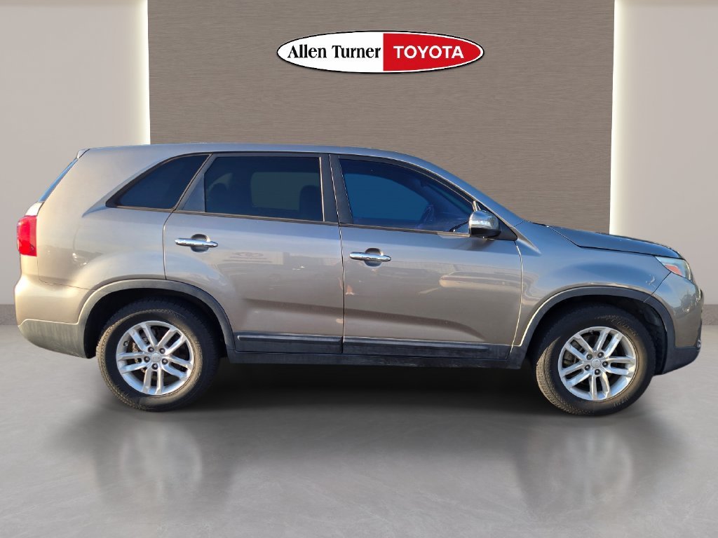 Used 2015 Silver Kia LX image 3