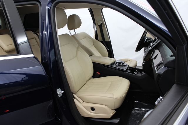Used 2017  Mercedes-Benz GLS 450 image 24