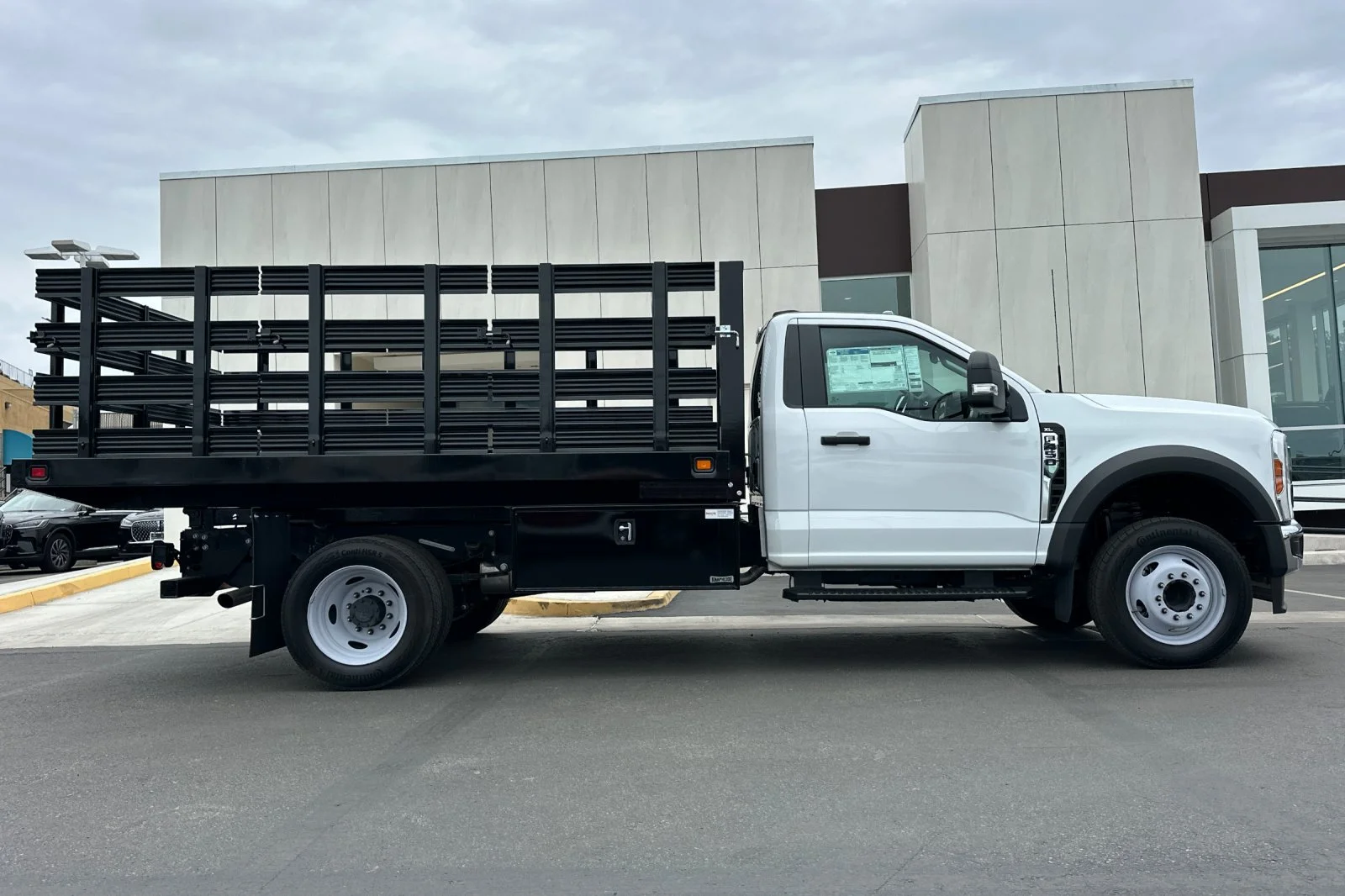 2024 Ford F-450 Super Duty Chassis Cab XL - Photo 2