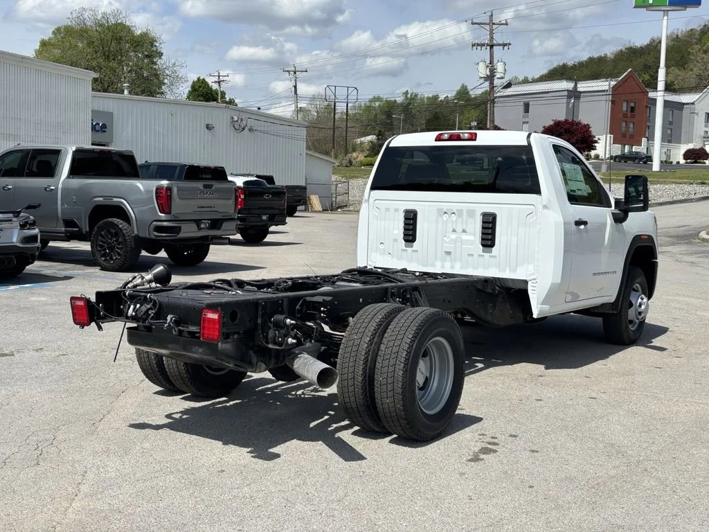New 2026 Summit White GMC Pro image 9
