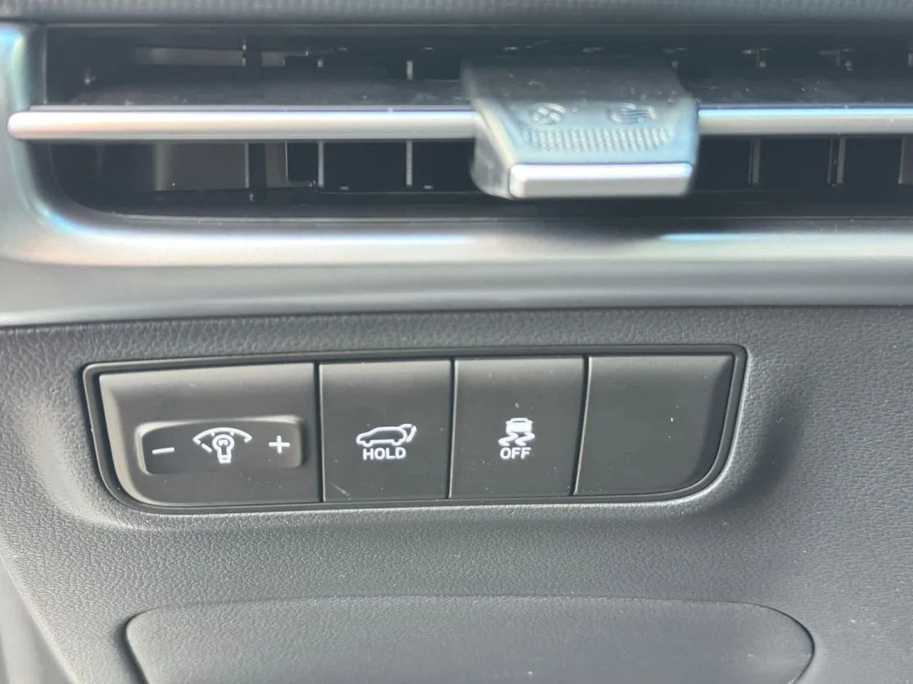 New 2026 White Hyundai SEL Plus AWD image 13