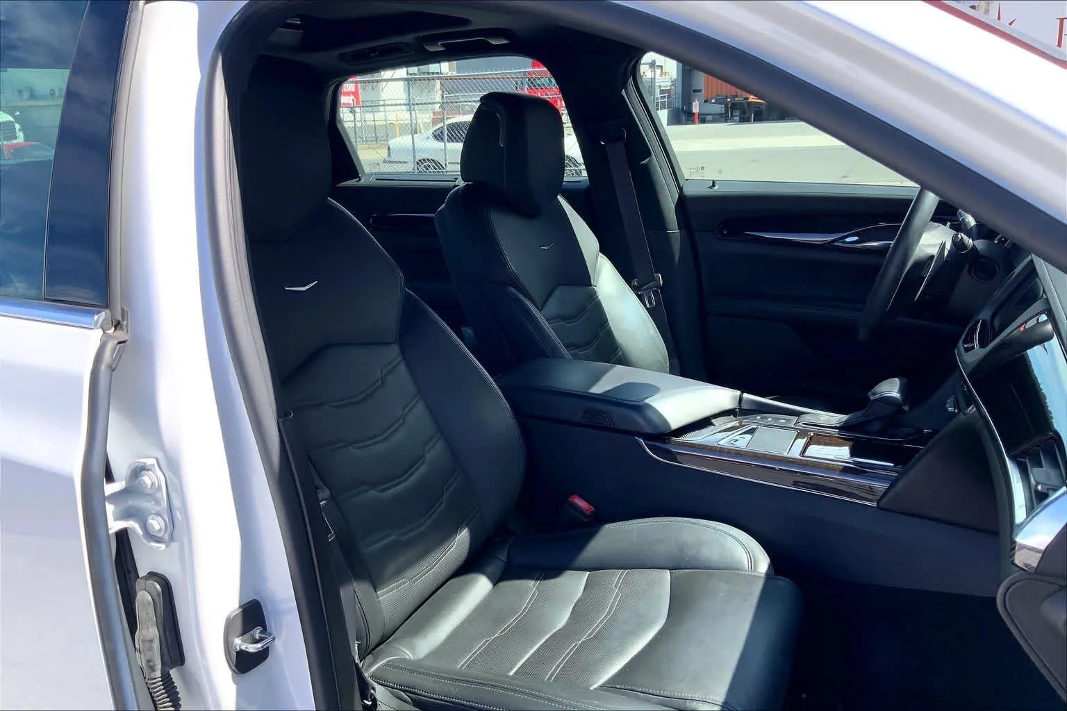 Used 2017 CRYSTAL WHITE TRICOAT Cadillac Platinum AWD image 13
