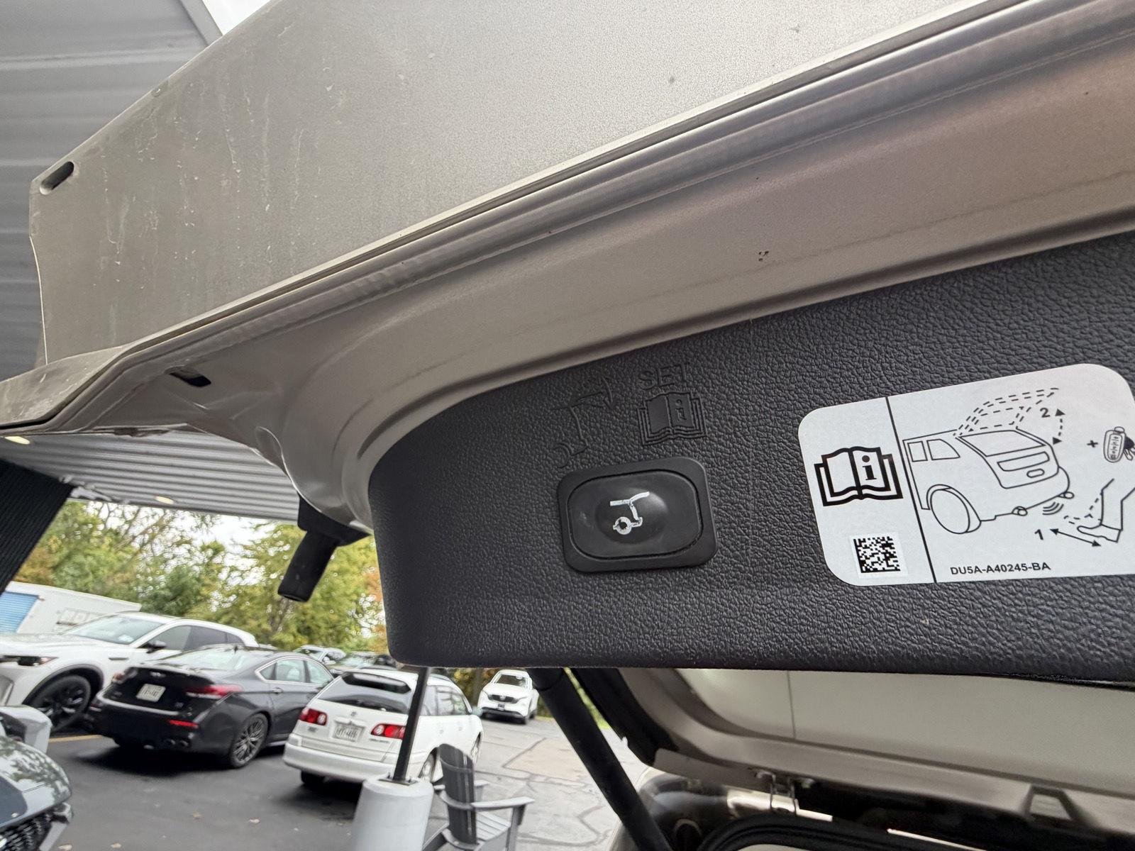 Used 2017 White Gold Ford Titanium image 13