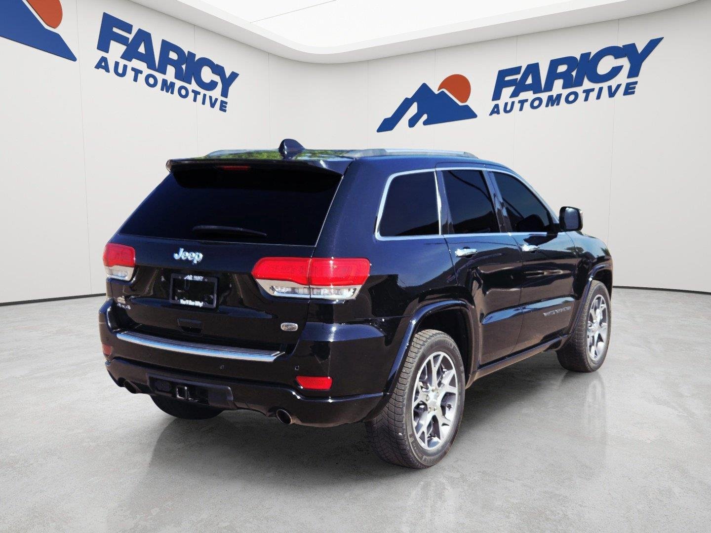 Used 2019 Diamond Black Jeep Overland image 5