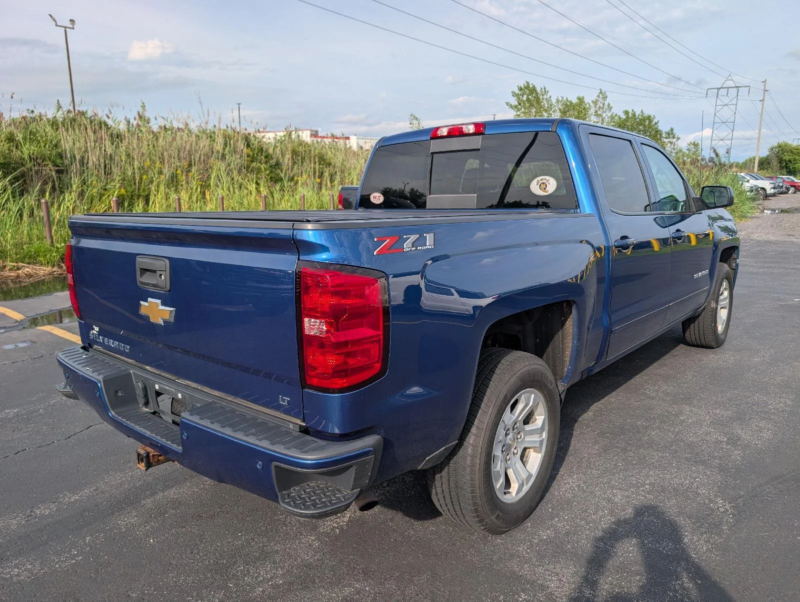 Used 2018 Deep Ocean Blue Metallic Chevrolet LT image 8