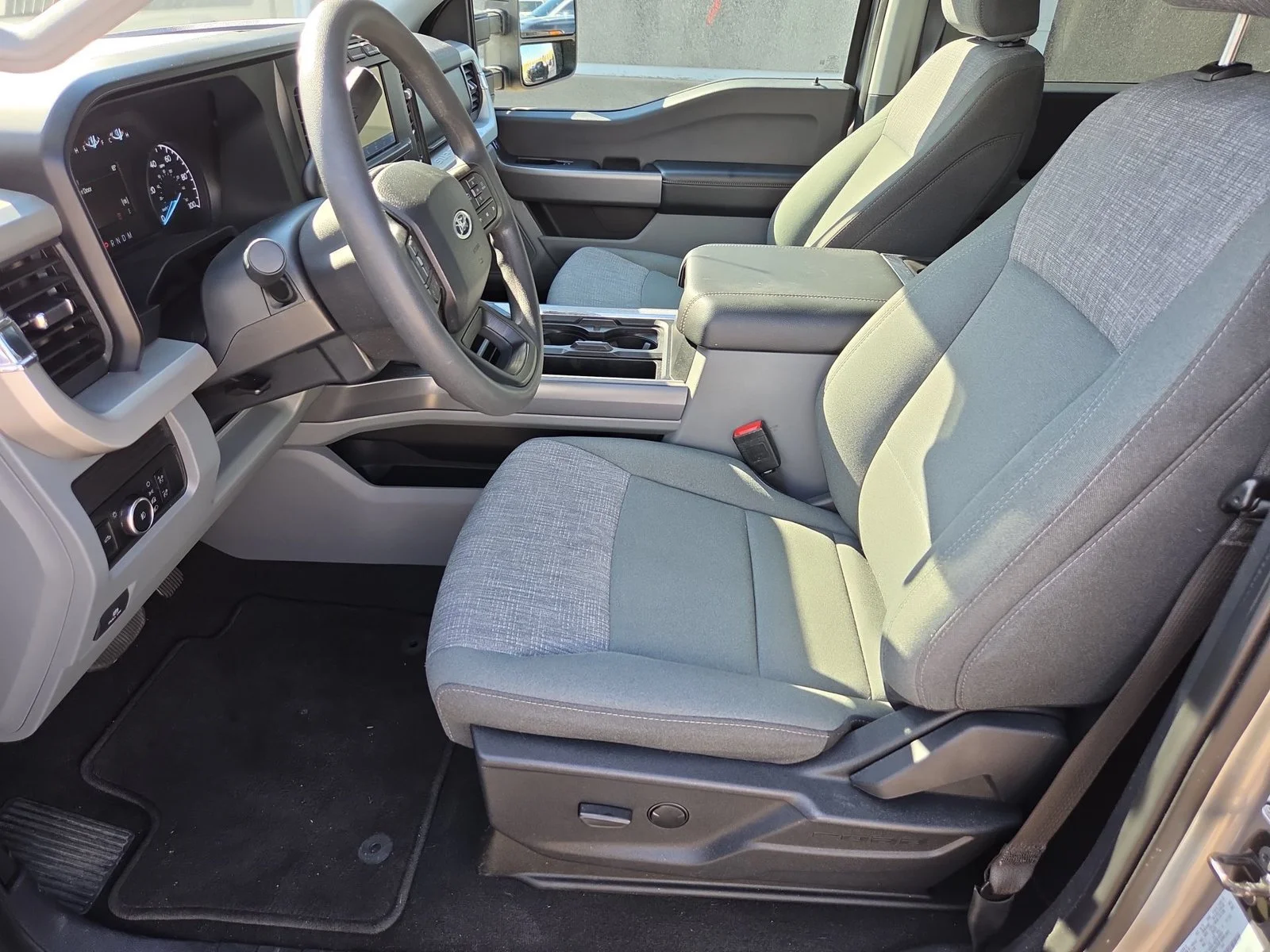 Used 2024 Silver Ford XLT image 18