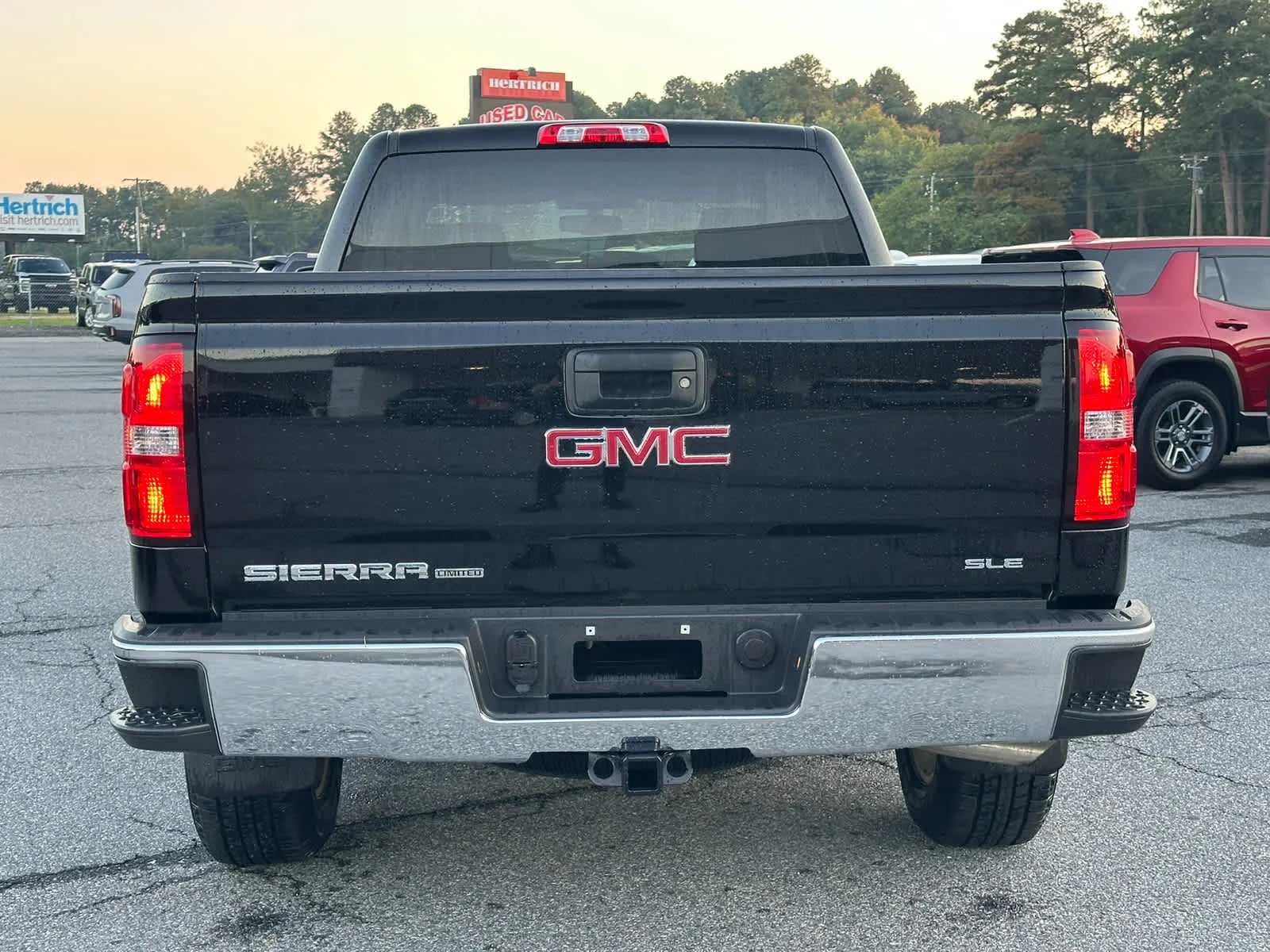 Used 2019 Onyx Black GMC SLE image 9