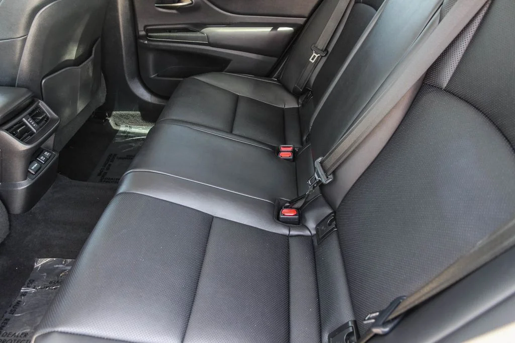 Used 2020 Silver Lexus 300h image 19