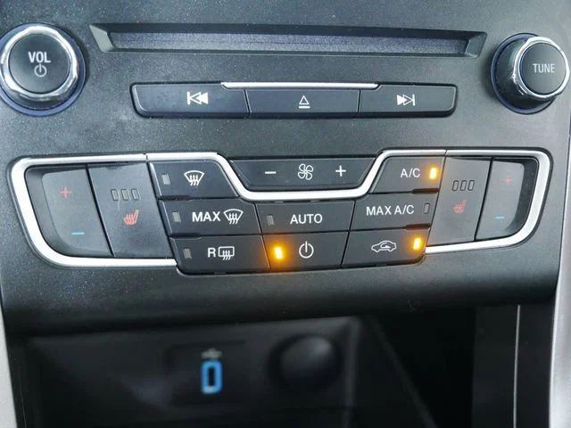Used 2017 Red Ford SE image 31