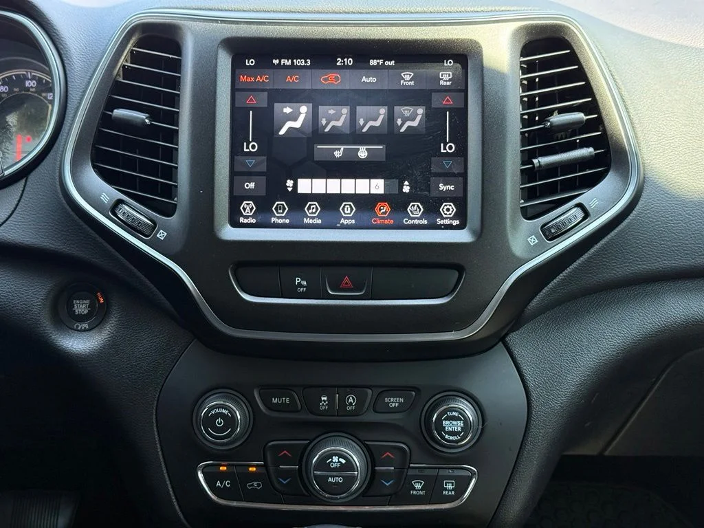 Used 2019 Bright White Clearcoat Jeep Trailhawk image 26
