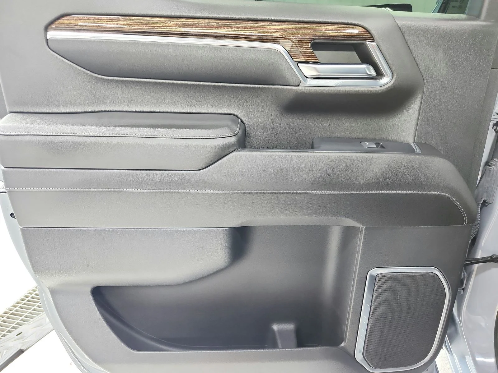 Used 2024 Gray GMC Elevation image 38