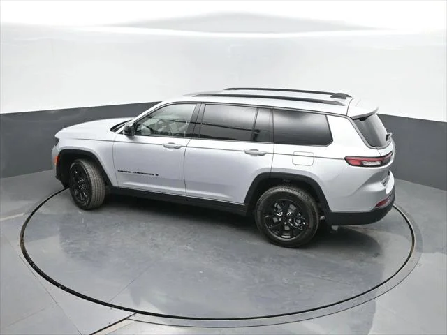 New 2026 Silver Zynith Exterior Paint Jeep Laredo image 35