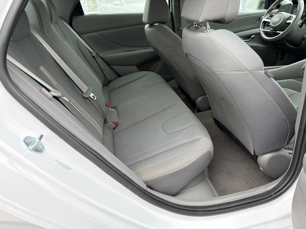 Used 2025 White Hyundai SEL Sport image 15