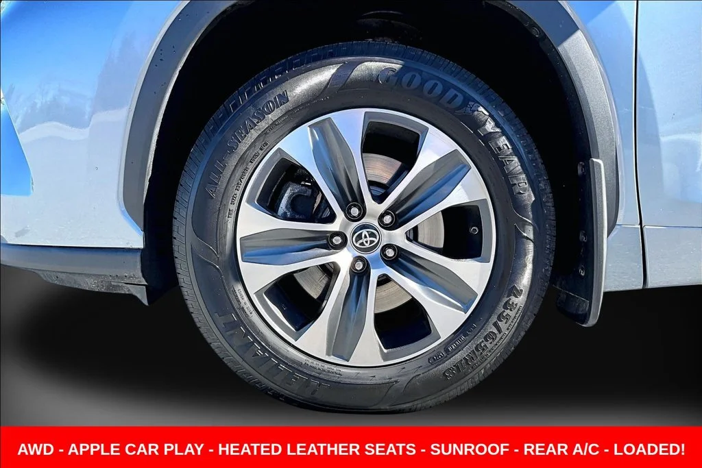 Used 2021 Silver Toyota XLE image 40