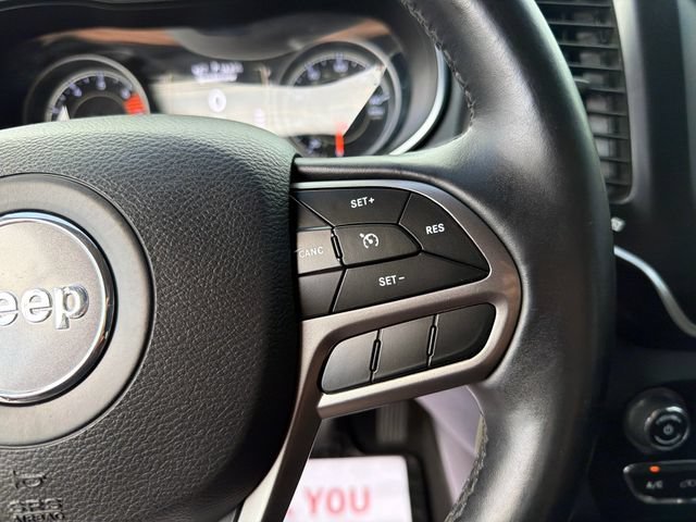 Used 2019  Jeep Latitude image 20