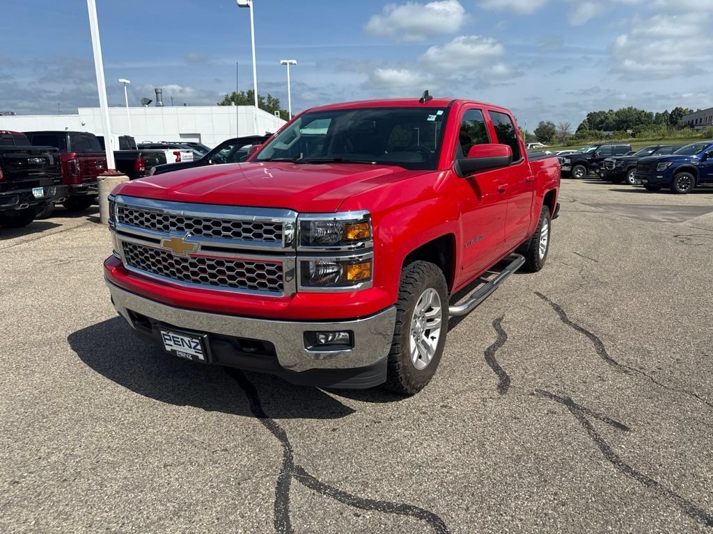 Used 2015 VICTORY RED Chevrolet LT image 1