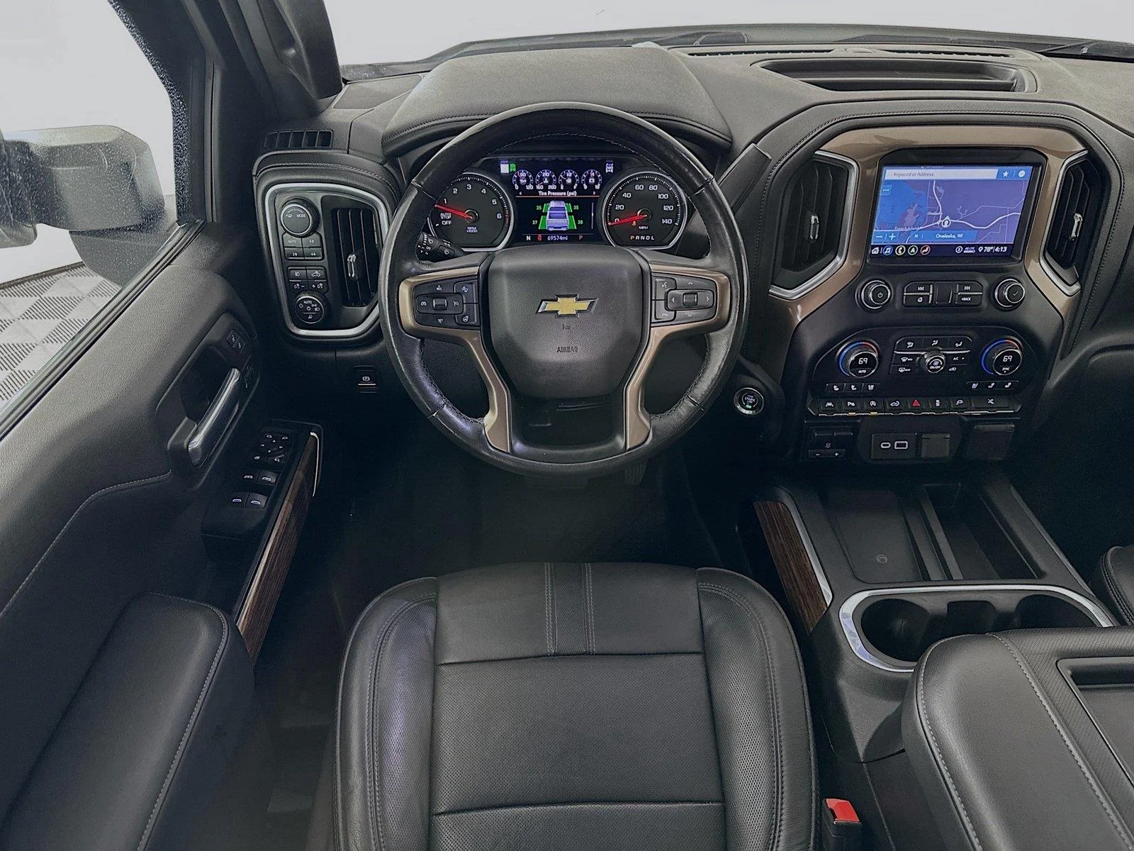 Used 2020 Chevrolet Silverado 1500 High Country with VIN 1GCUYHELXLZ152511 for sale in Winona, Minnesota