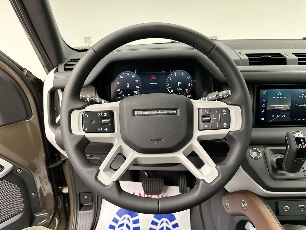 Used 2024  Land Rover S image 12