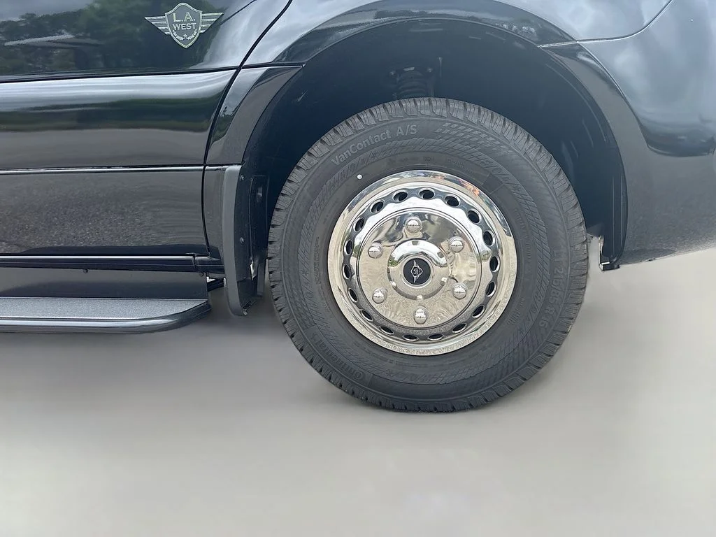 New 2025  Mercedes-Benz 15 Passenger Sliding Door image 10