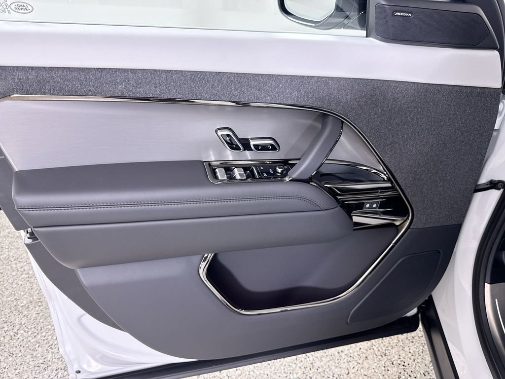 New 2026 Fuji White Land Rover Dynamic SE image 13