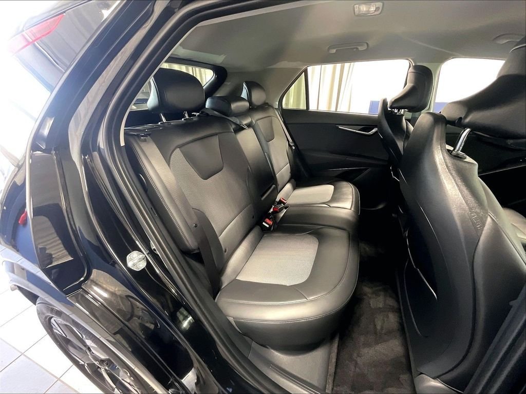 Used 2025 Black Kia Wind image 16