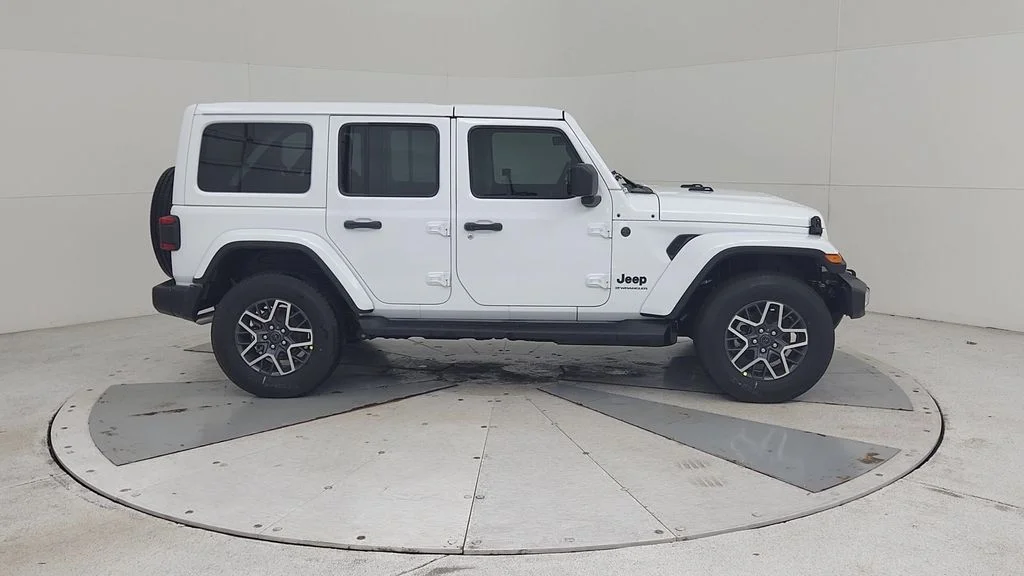 New 2026 Bright White Clear-Coat Exterior Paint Jeep Sahara image 17
